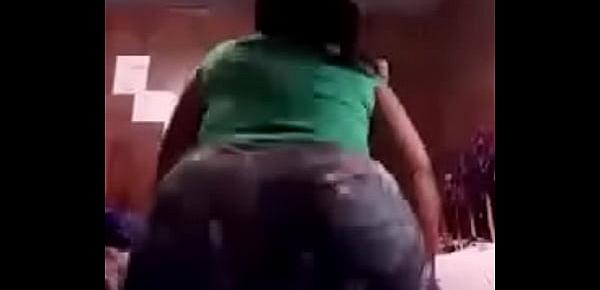  Young black thick ebony twerking...